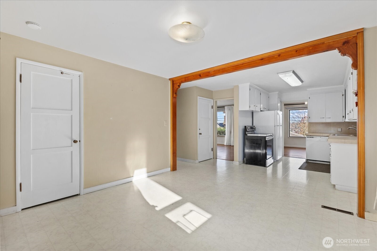 2515 27th Avenue West Seattle, WA 98199 - Photo 17 of 39