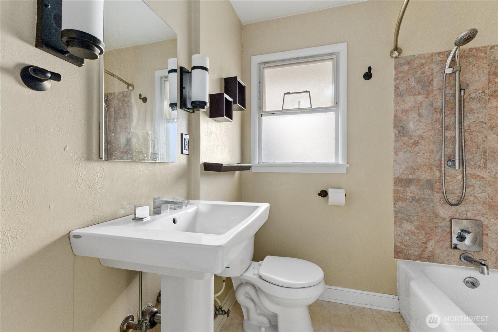 2515 27th Avenue West Seattle, WA 98199 - Photo 18 of 39