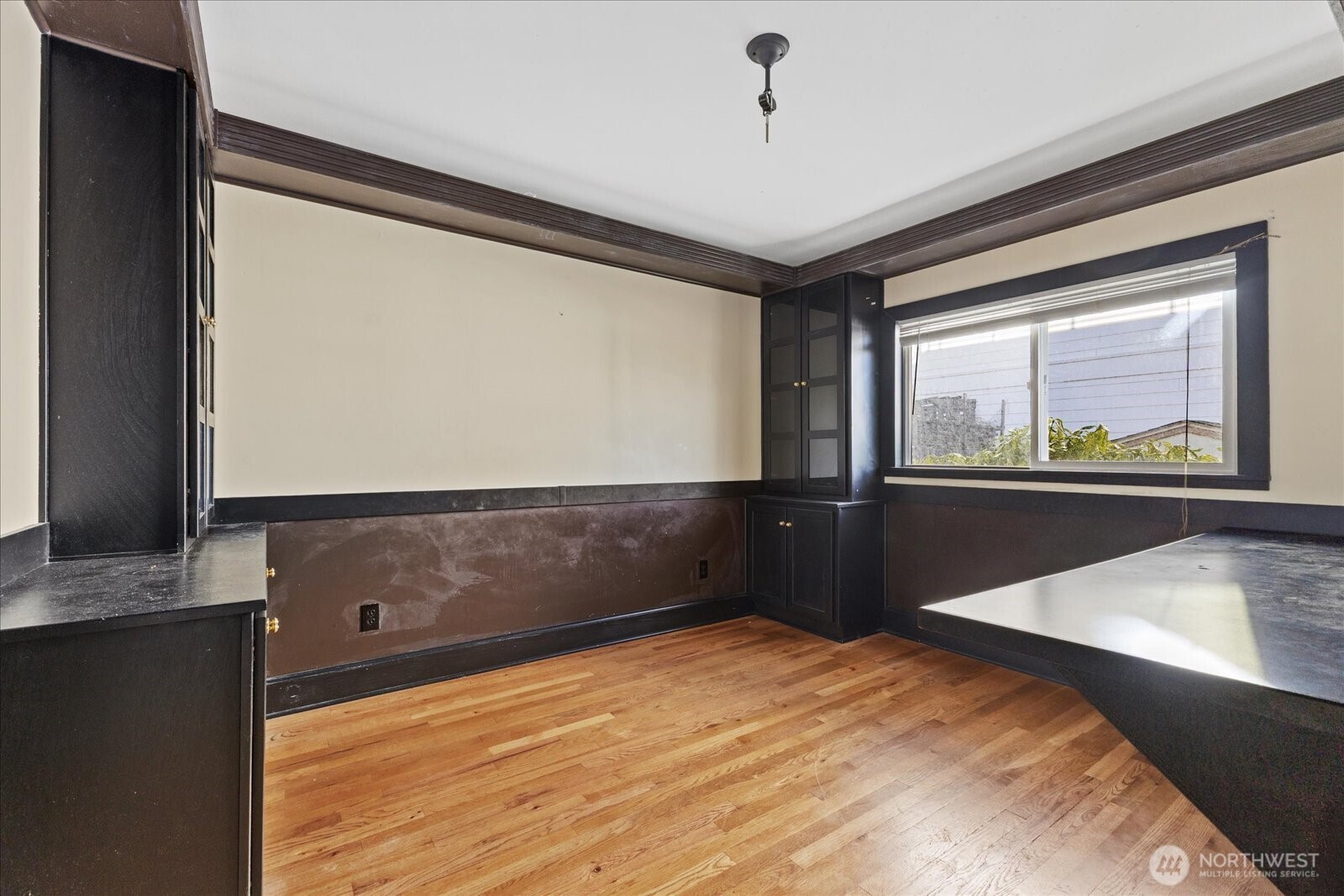 2515 27th Avenue West Seattle, WA 98199 - Photo 19 of 39