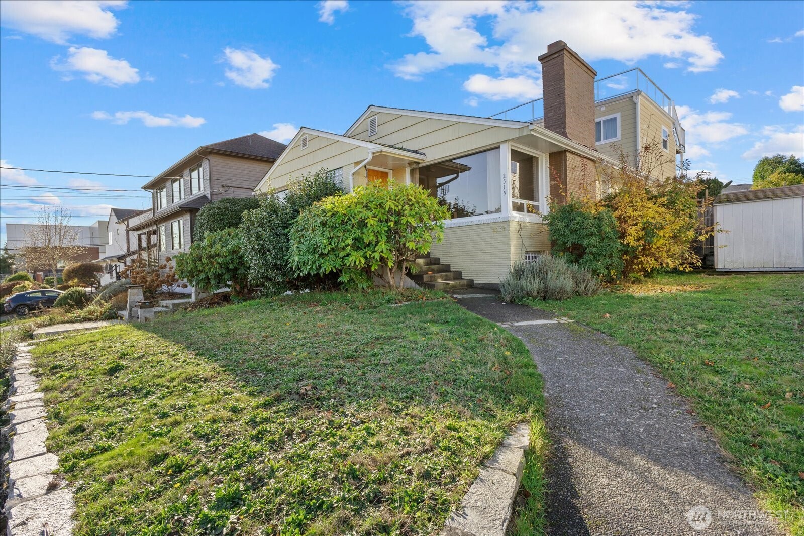 2515 27th Avenue West Seattle, WA 98199 - Photo 2 of 39