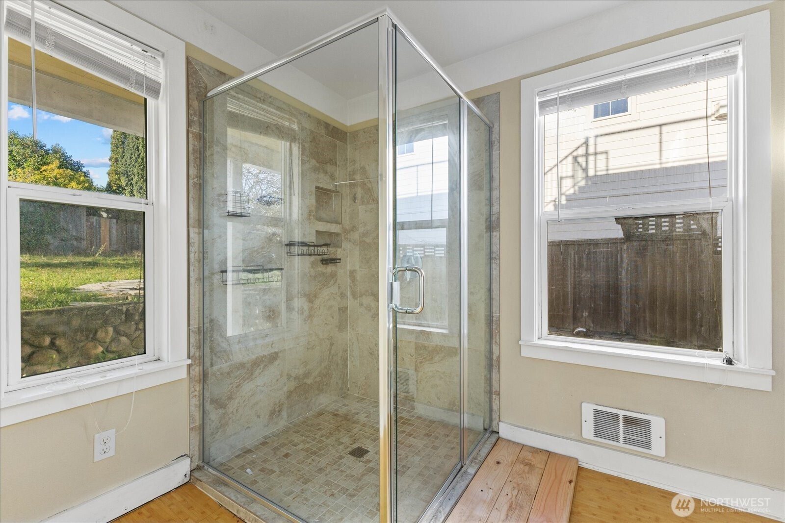 2515 27th Avenue West Seattle, WA 98199 - Photo 22 of 39