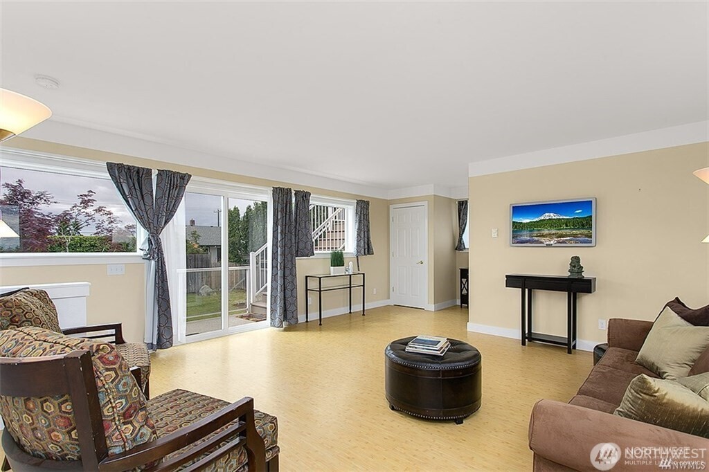 2515 27th Avenue West Seattle, WA 98199 - Photo 24 of 39