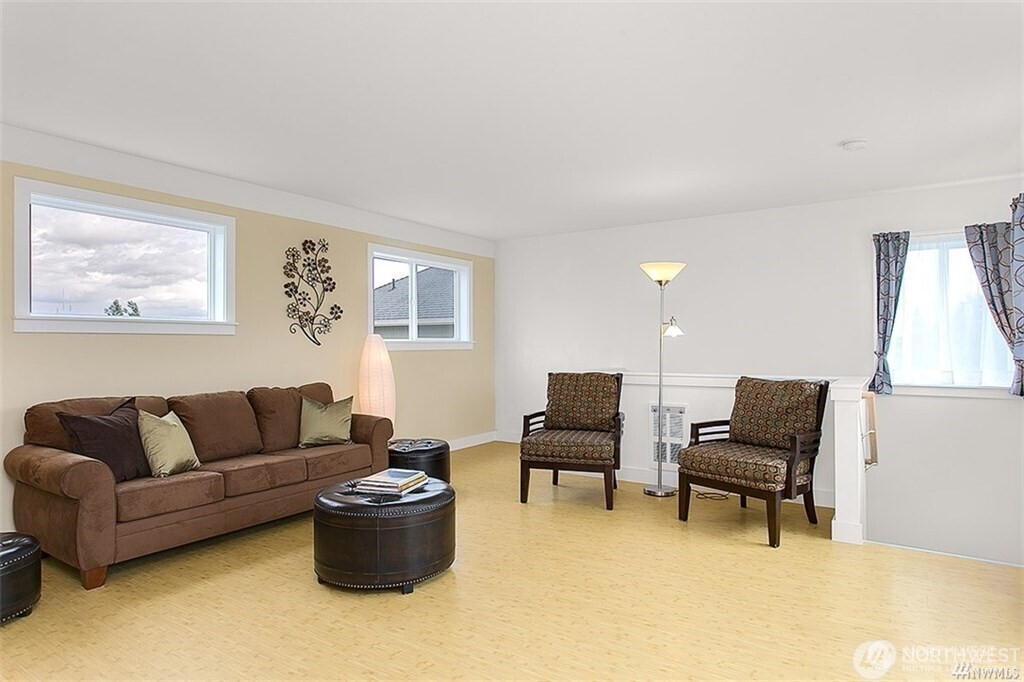 2515 27th Avenue West Seattle, WA 98199 - Photo 26 of 39