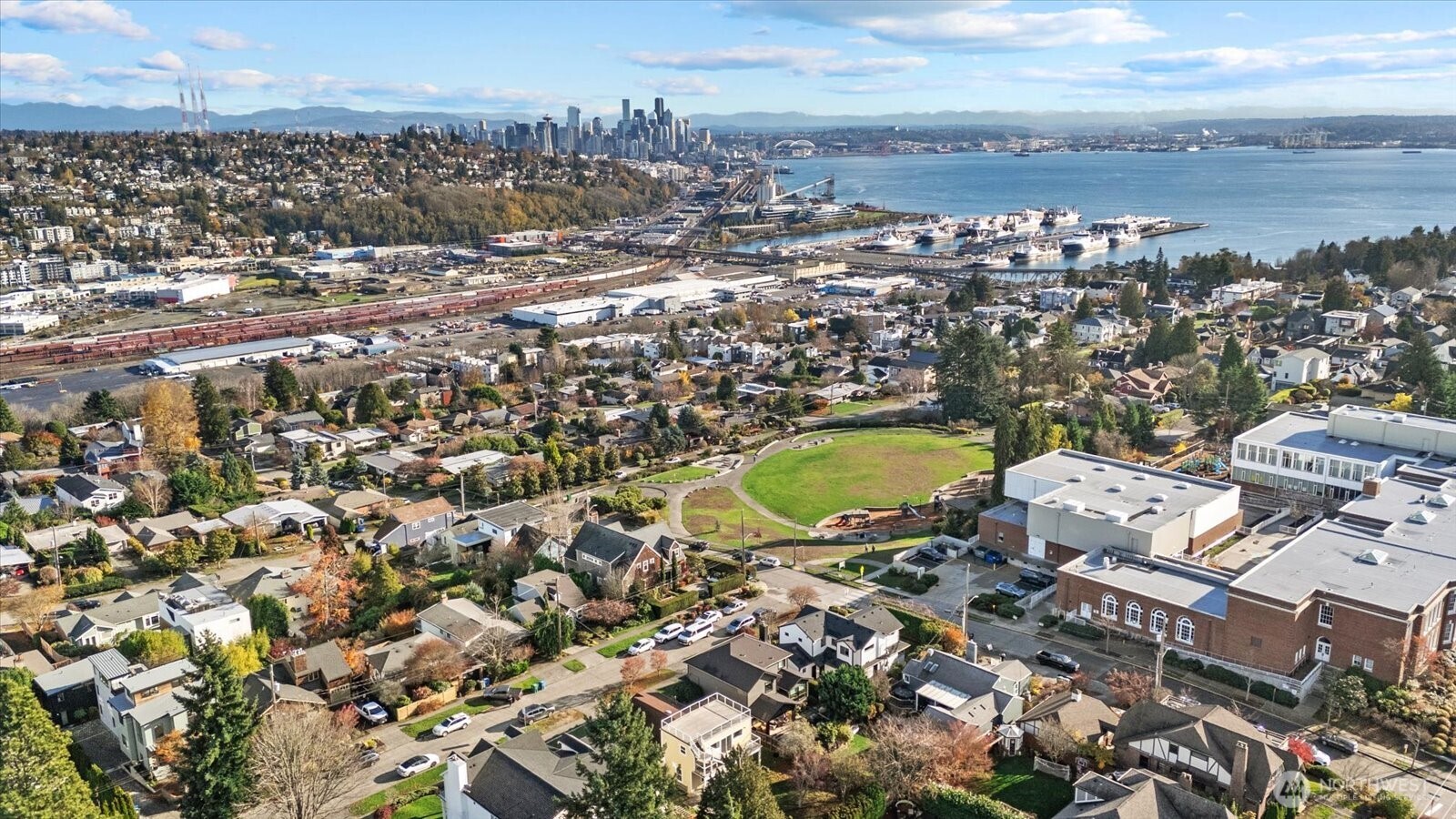 2515 27th Avenue West Seattle, WA 98199 - Photo 3 of 39