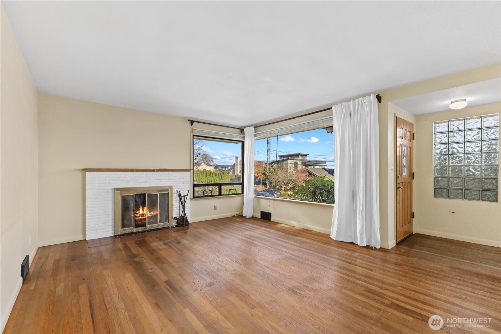 2515 27th Avenue West Seattle, WA 98199 - Photo 6 of 39