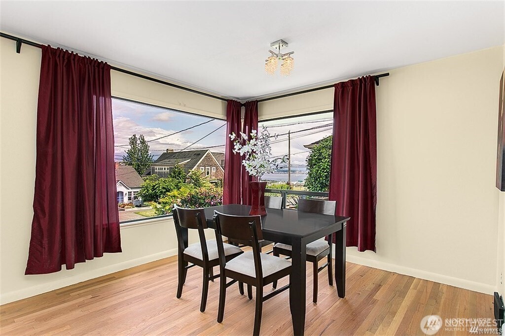 2515 27th Avenue West Seattle, WA 98199 - Photo 10 of 39