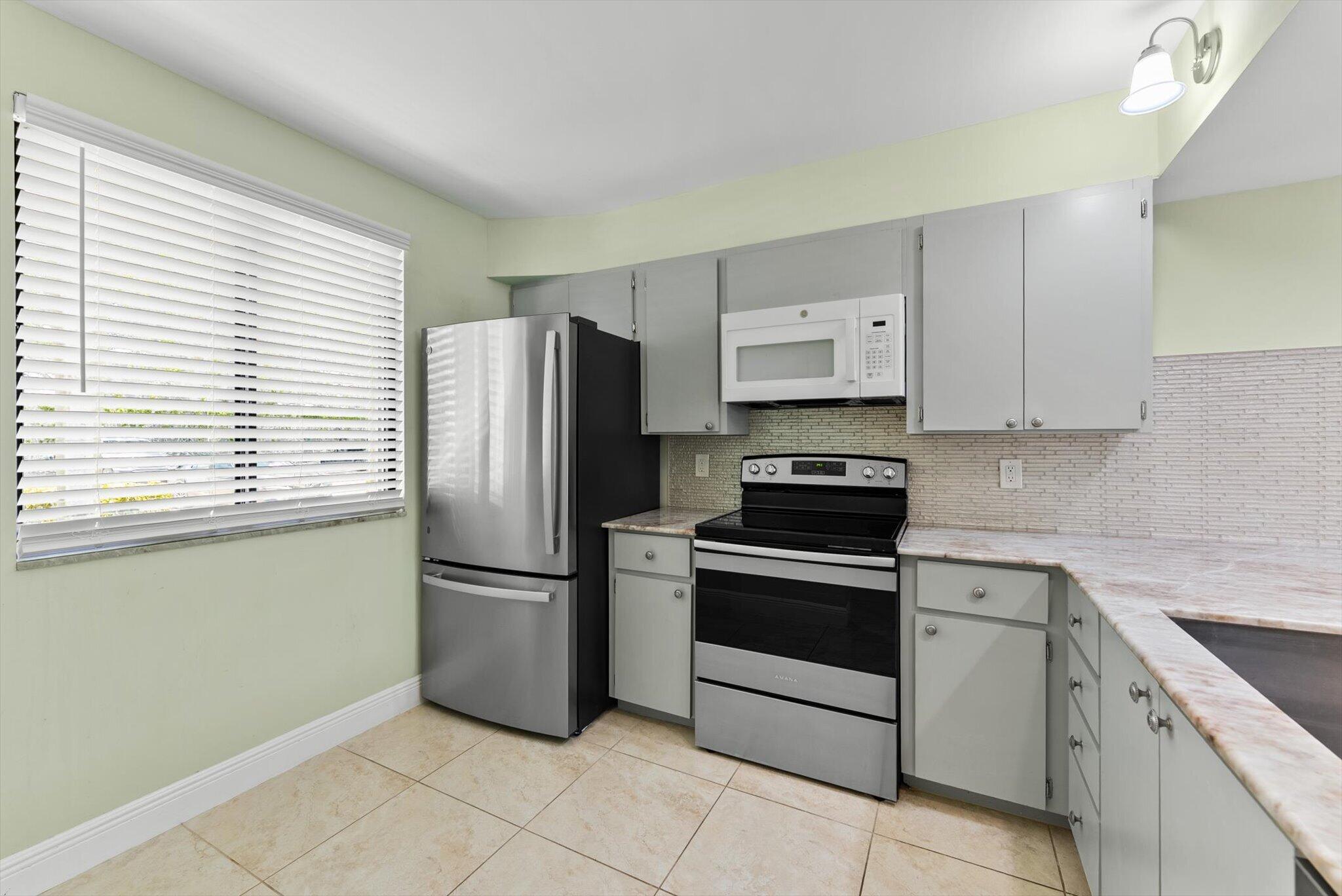 6205 Balboa Circle, Unit 102 Boca Raton, FL 33433 - Photo 5 of 37 06-6