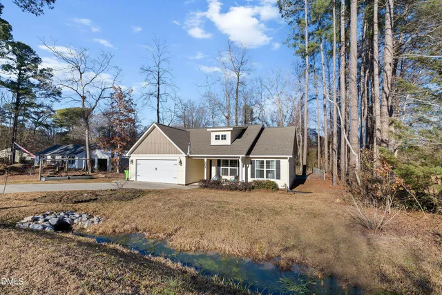 $309,000 | 102 Lakeview Drive, Four Oaks, NC 27524