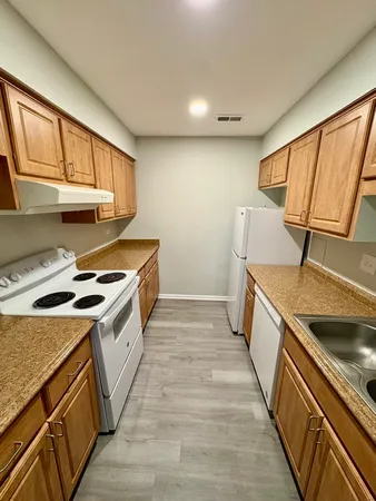 $1,995 | 1482 Stonebridge Circle, Unit C3, Wheaton, IL 60189