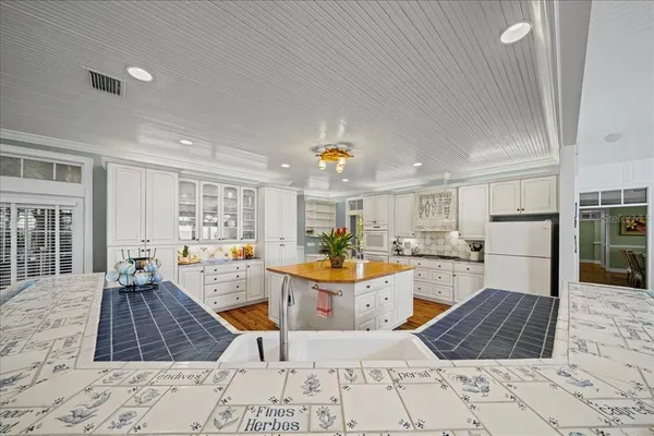 $2,350,000 | 1200 Peninsula Drive, Tavares, FL 32778