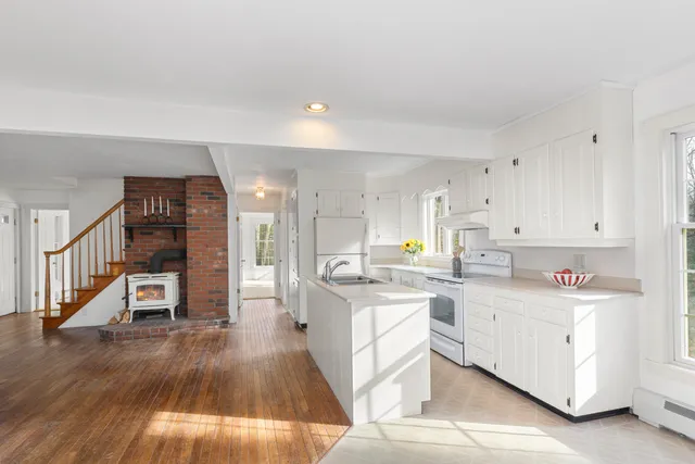 $2,100,000 | 13 Hemlock Drive, Lincolnville, ME 04849