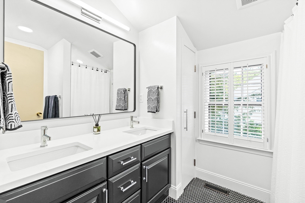 10 Colgate Road Wellesley, MA 02482 - Photo 20 of 33