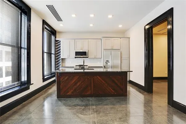 $2,200 | 419 Carondelet Street, Unit 402, New Orleans, LA 70139