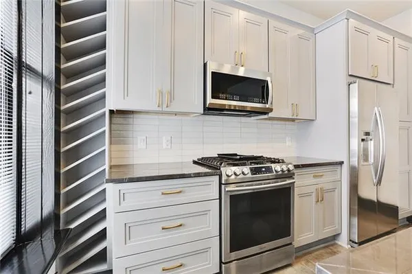 $2,200 | 419 Carondelet Street, Unit 402, New Orleans, LA 70139