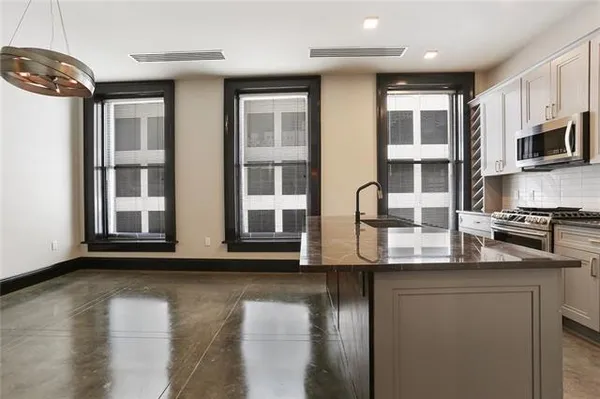$2,200 | 419 Carondelet Street, Unit 402, New Orleans, LA 70139