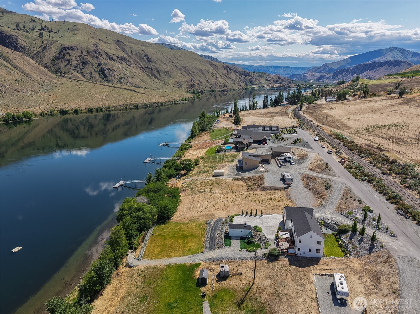 485 Hidden Lane Chelan, WA 98816 - Photo 3 of 40