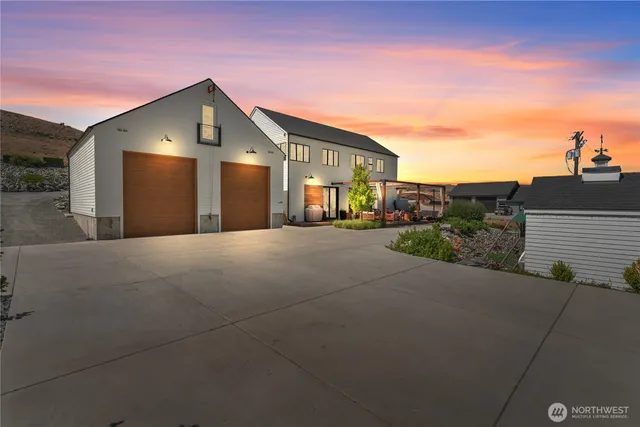 $1,325,250 | 485 Hidden Lane, Chelan, WA 98816