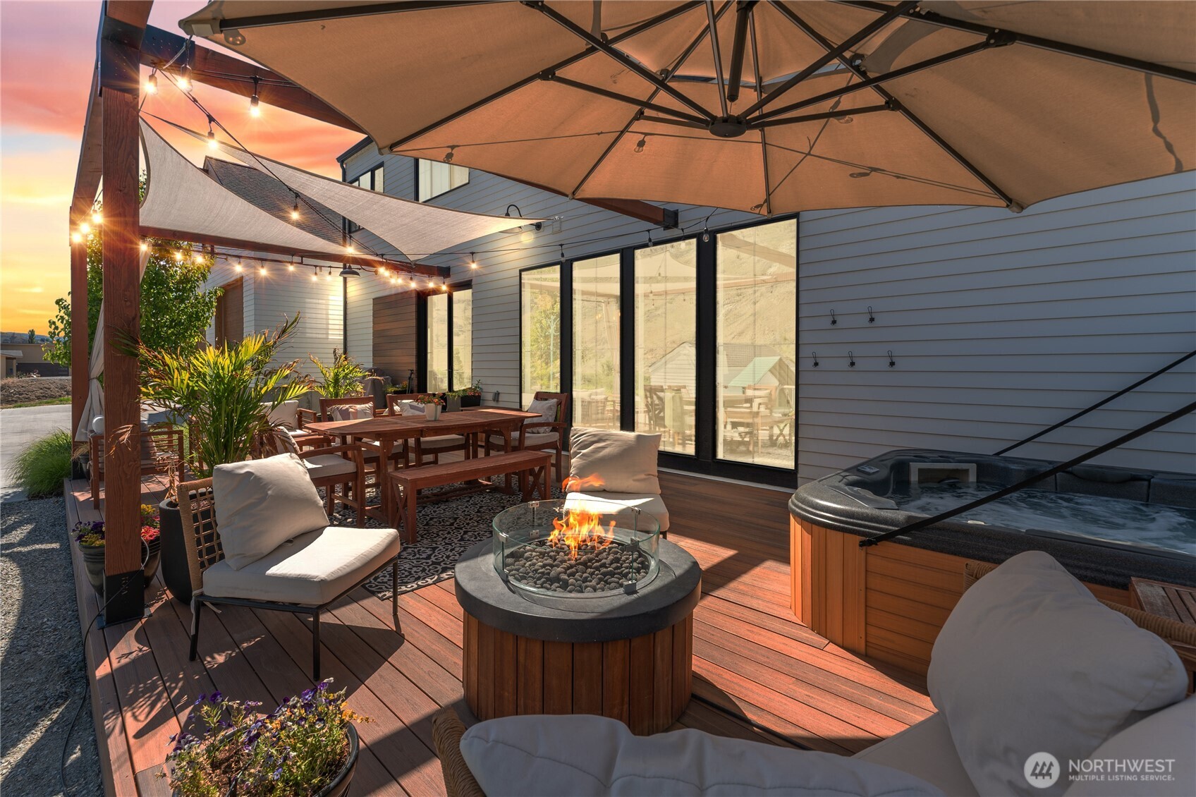 485 Hidden Lane Chelan, WA 98816 - Photo 40 of 40 a table and chairs in the patio