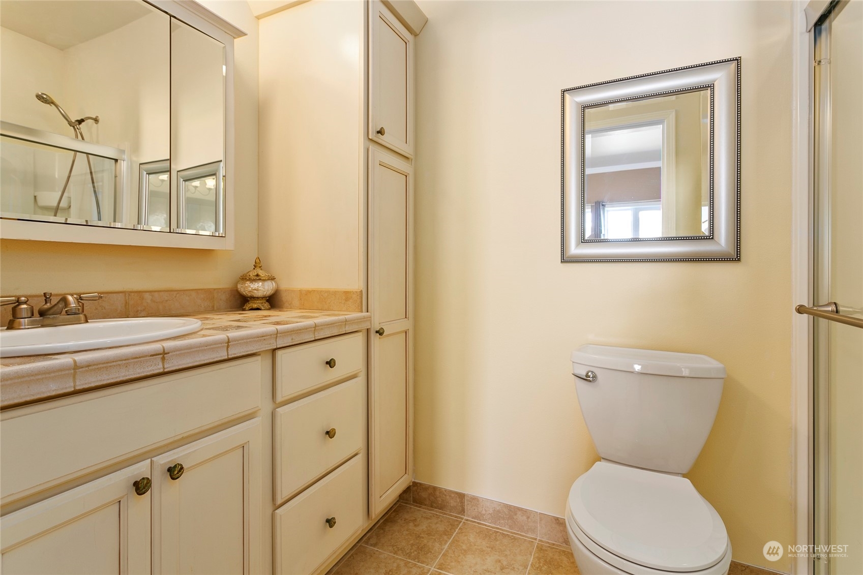 107 South Pass Road, Unit 32 Nooksack, WA 98276 - Photo 27 of 40 a bathroom with a toilet a sink and mirror