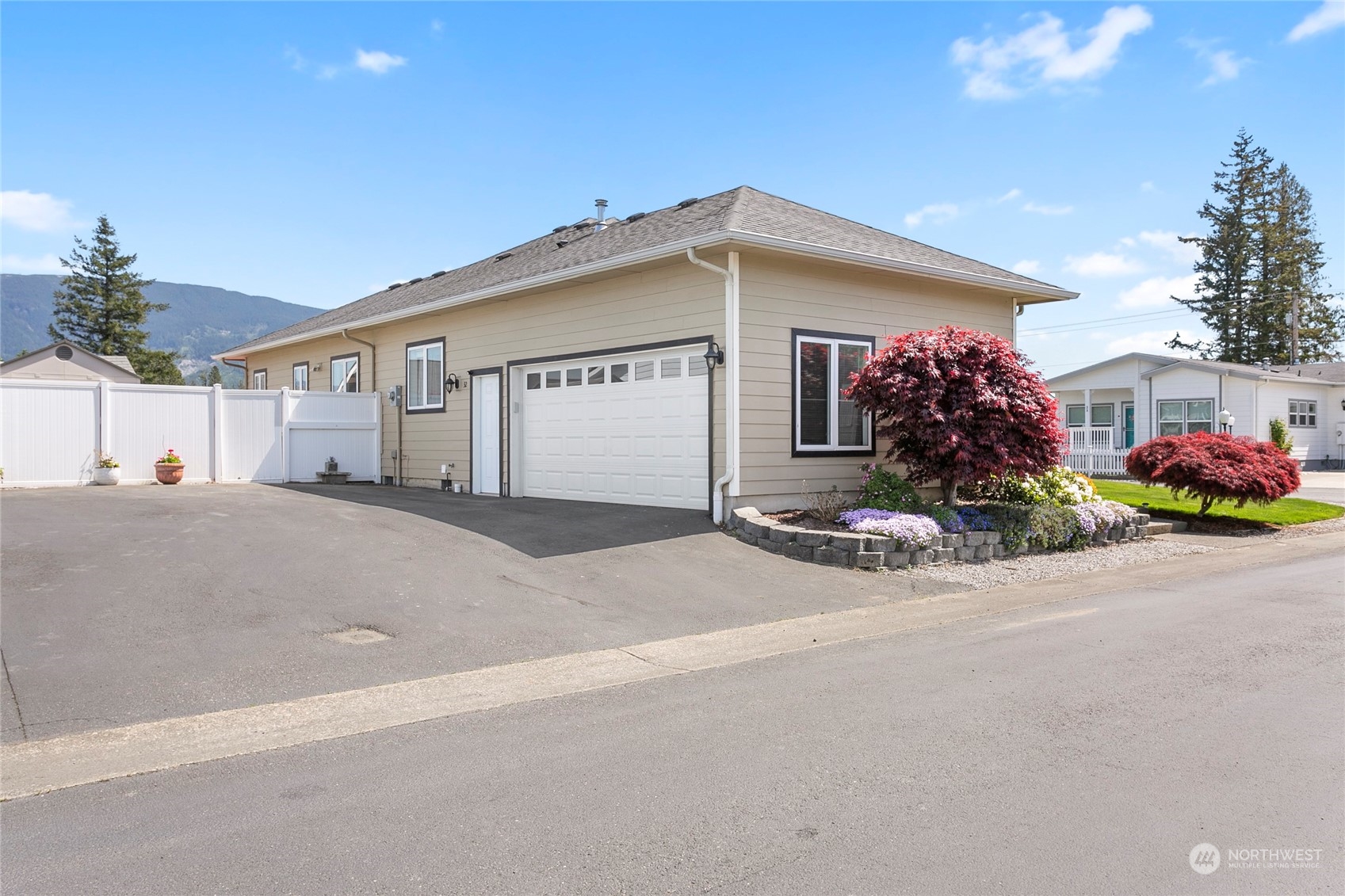 107 South Pass Road, Unit 32 Nooksack, WA 98276 - Photo 4 of 40 a view of a house with street
