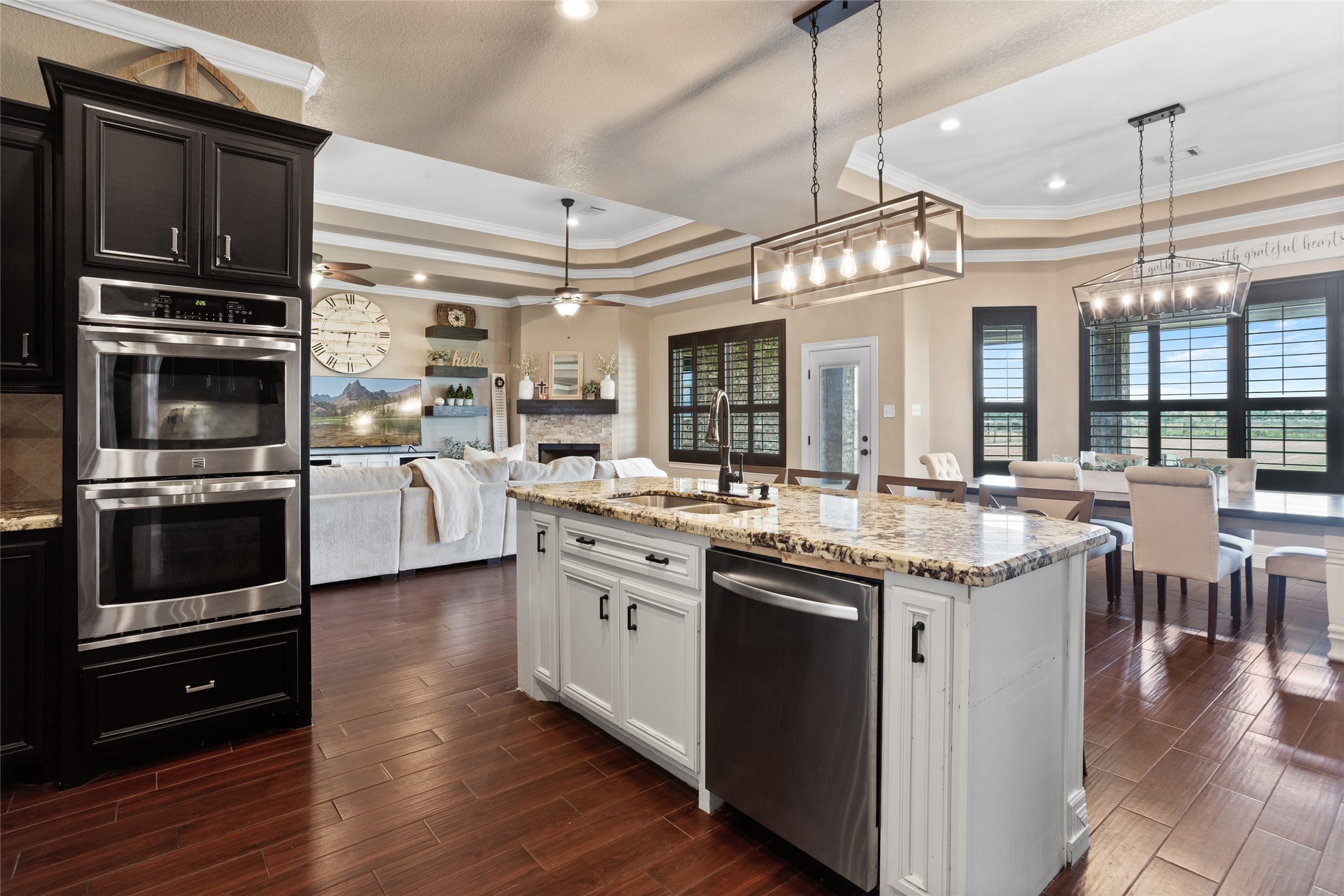 7842 Pebble Hill Lane Rosharon, TX 77583 - Photo 12 of 33 a kitchen with lots of counter top space and appliances