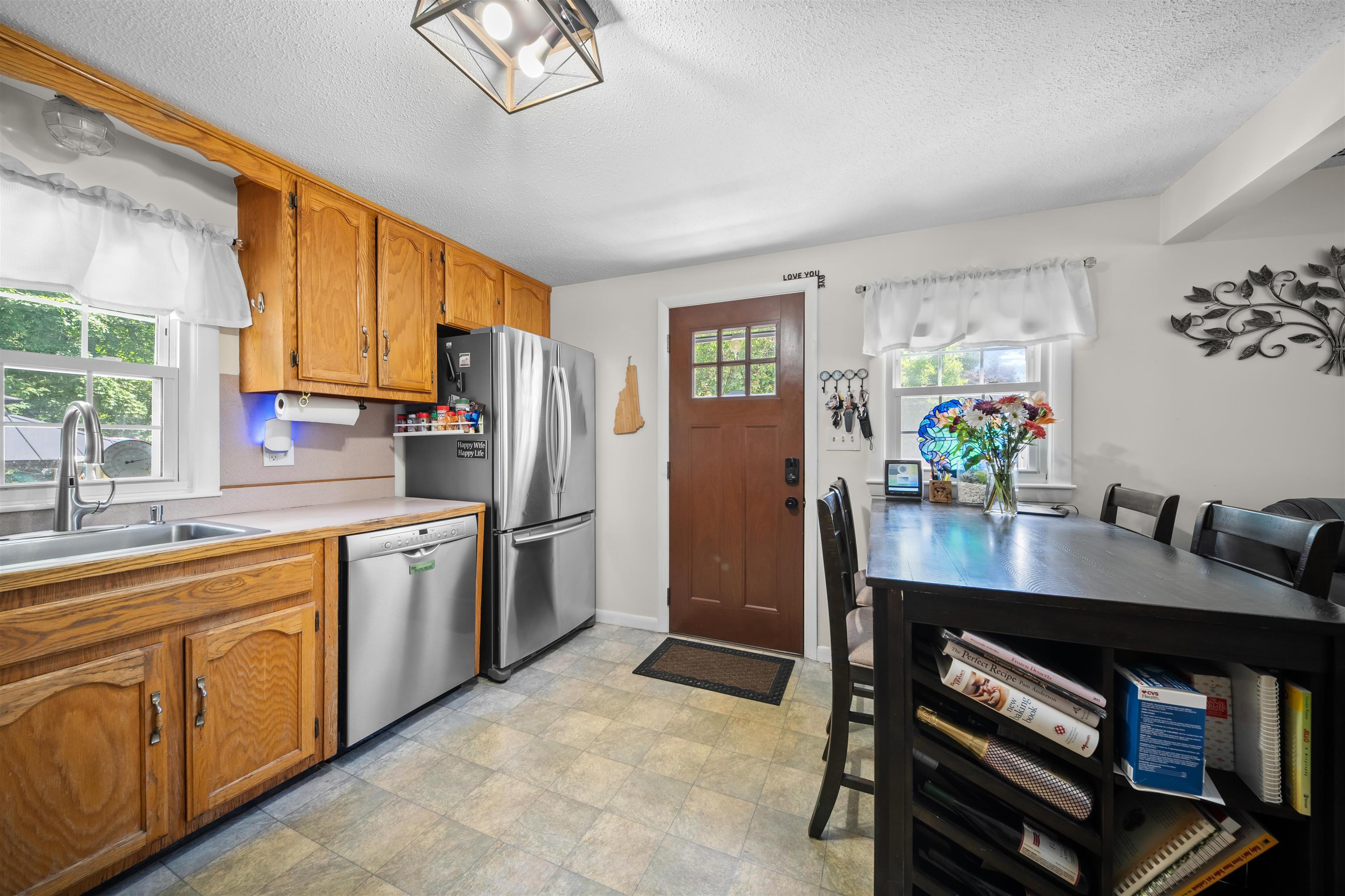 45 Applevale Drive Dover, NH 03820 - Photo 2 of 40