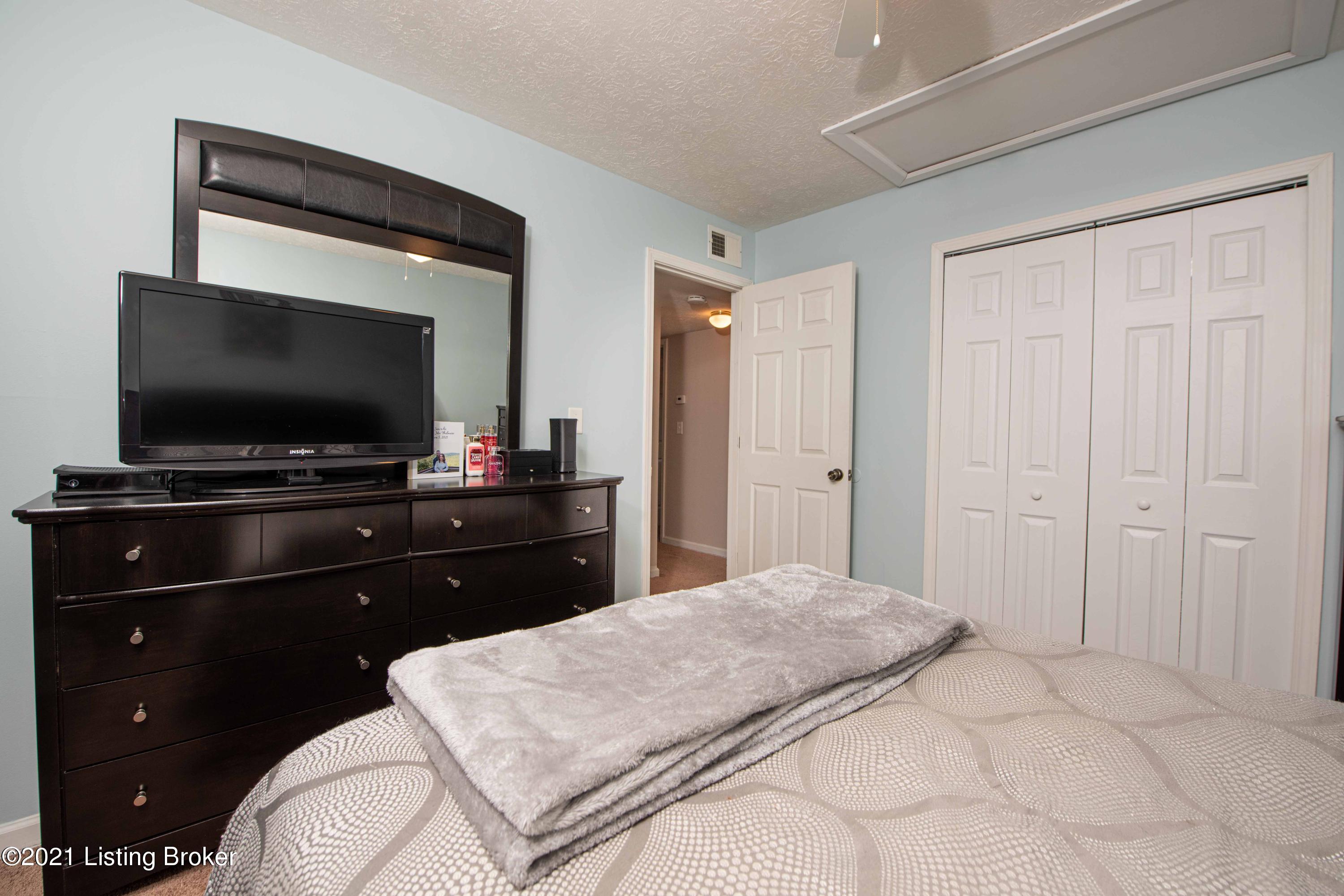 152 Beechland Road Louisville, KY 40229 - Photo 19 of 30 DSC_2243