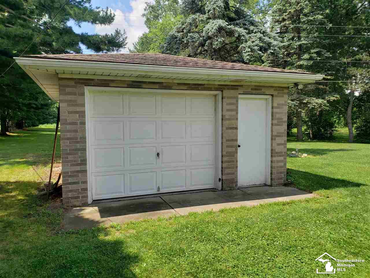 2975 Bluebush Road Monroe, MI 48162 - Photo 3 of 21