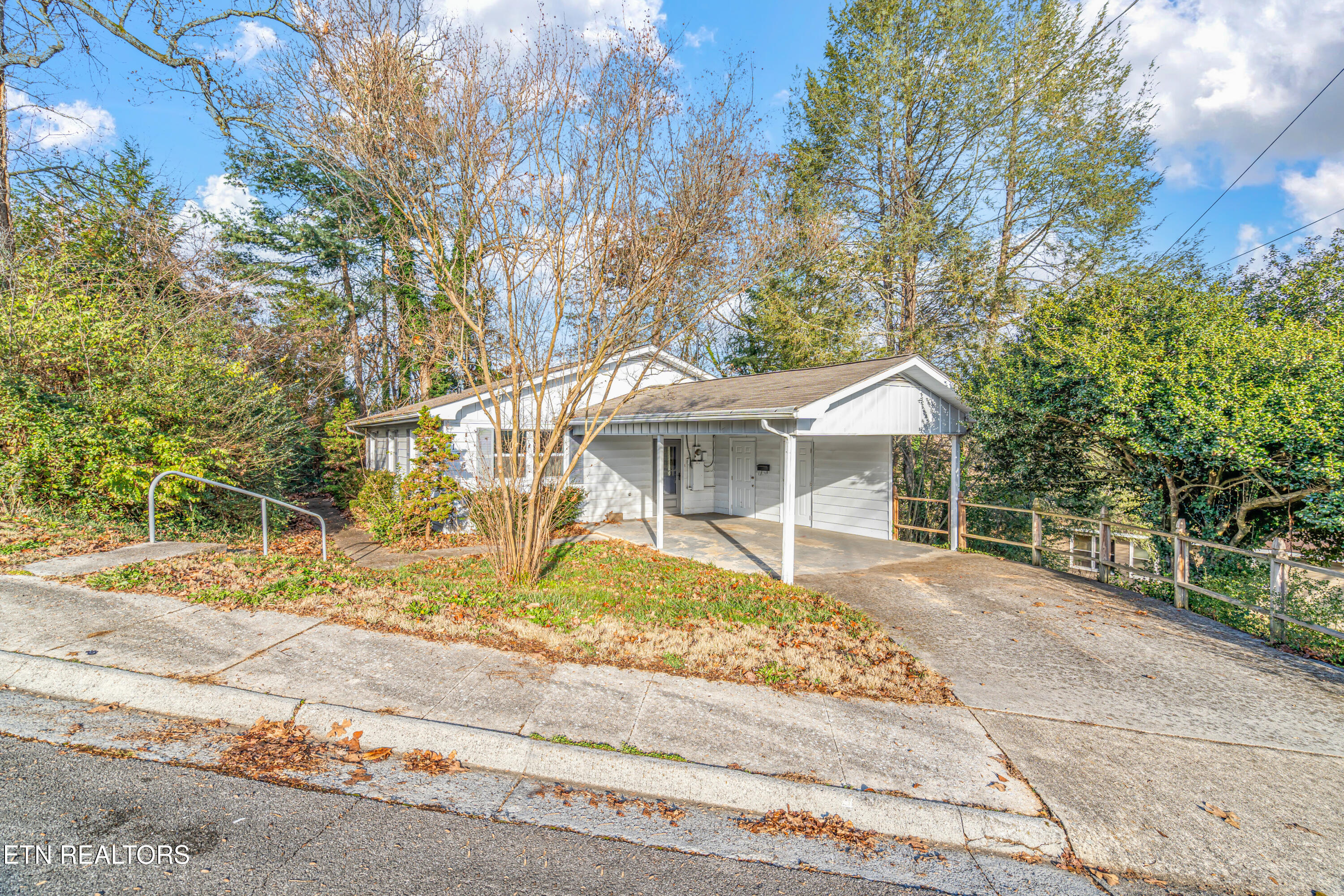 135 Princeton Avenue Oak Ridge, TN 37830 - Photo 2 of 28 135 Princeton Ave-2