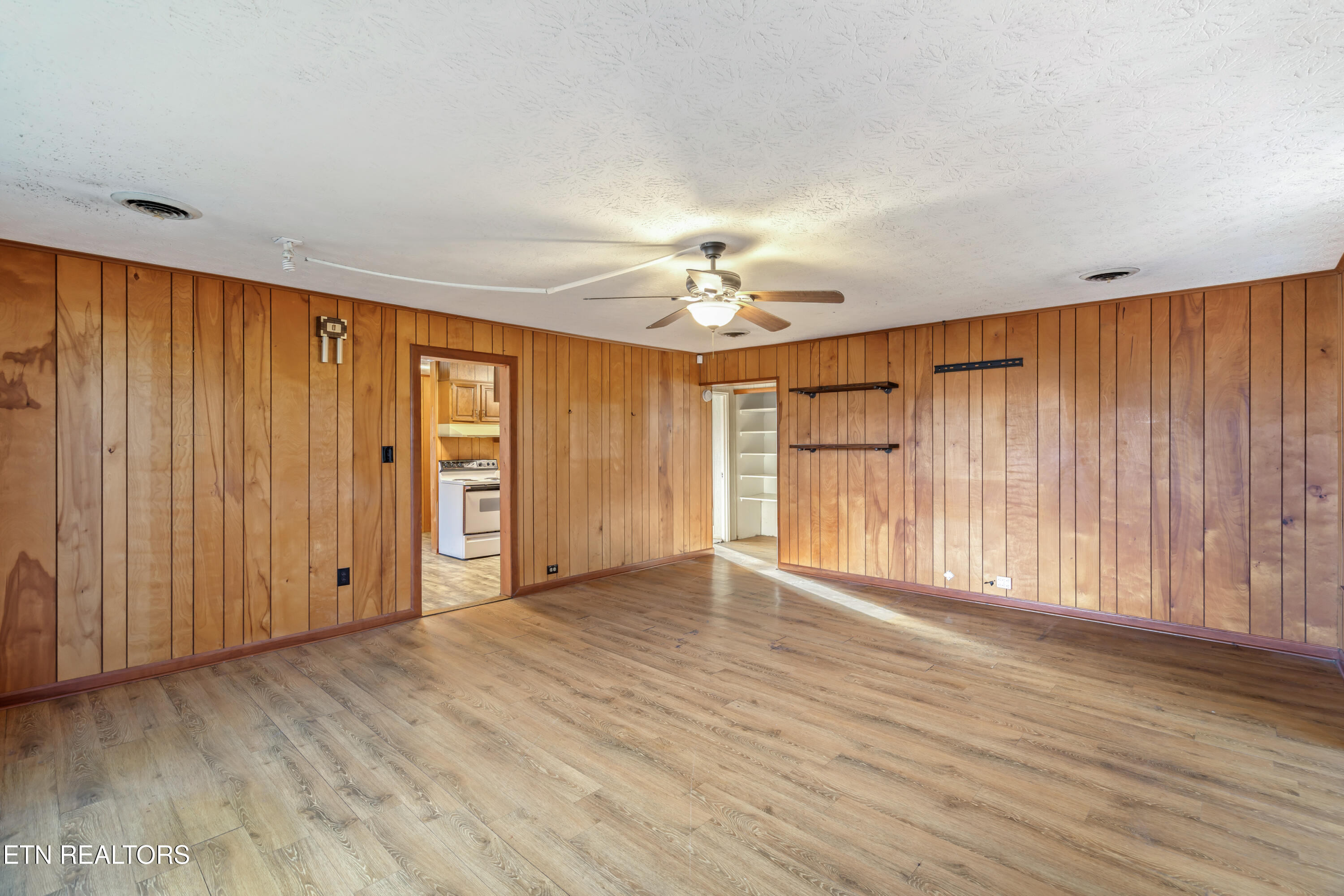 135 Princeton Avenue Oak Ridge, TN 37830 - Photo 8 of 28 135 Princeton Ave-9
