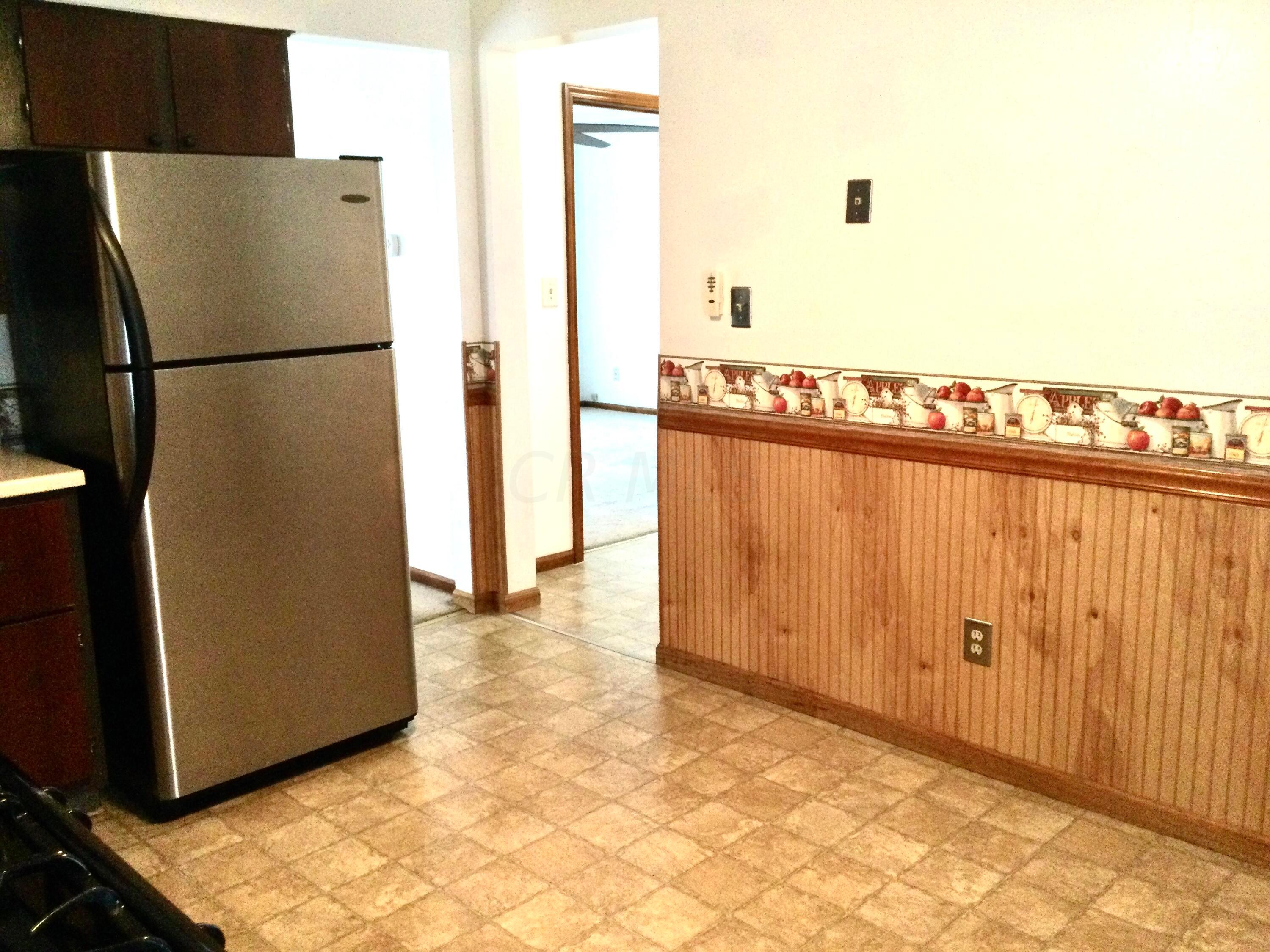479 Elaine Road Whitehall, OH 43213 - Photo 11 of 16 DCAB6F0C-ADEF-4579-9914-7C77412842D6