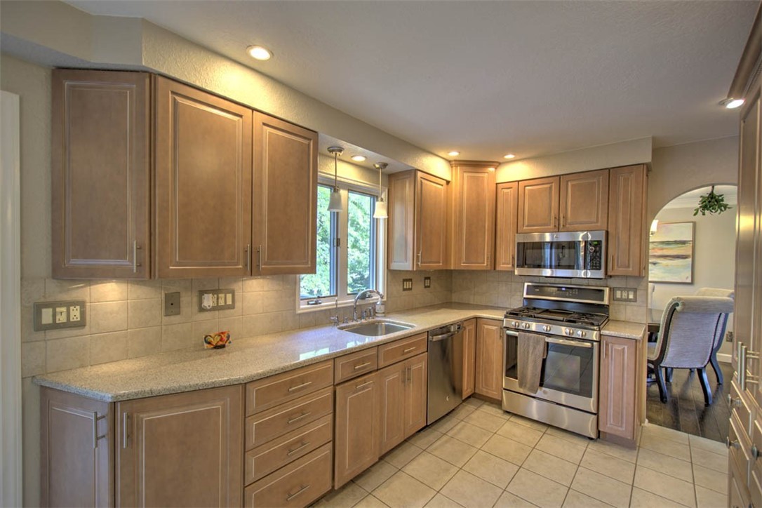 2710 South Forrest Green Drive Decatur, IL 62521 - Photo 16 of 41 Gallery Image 16