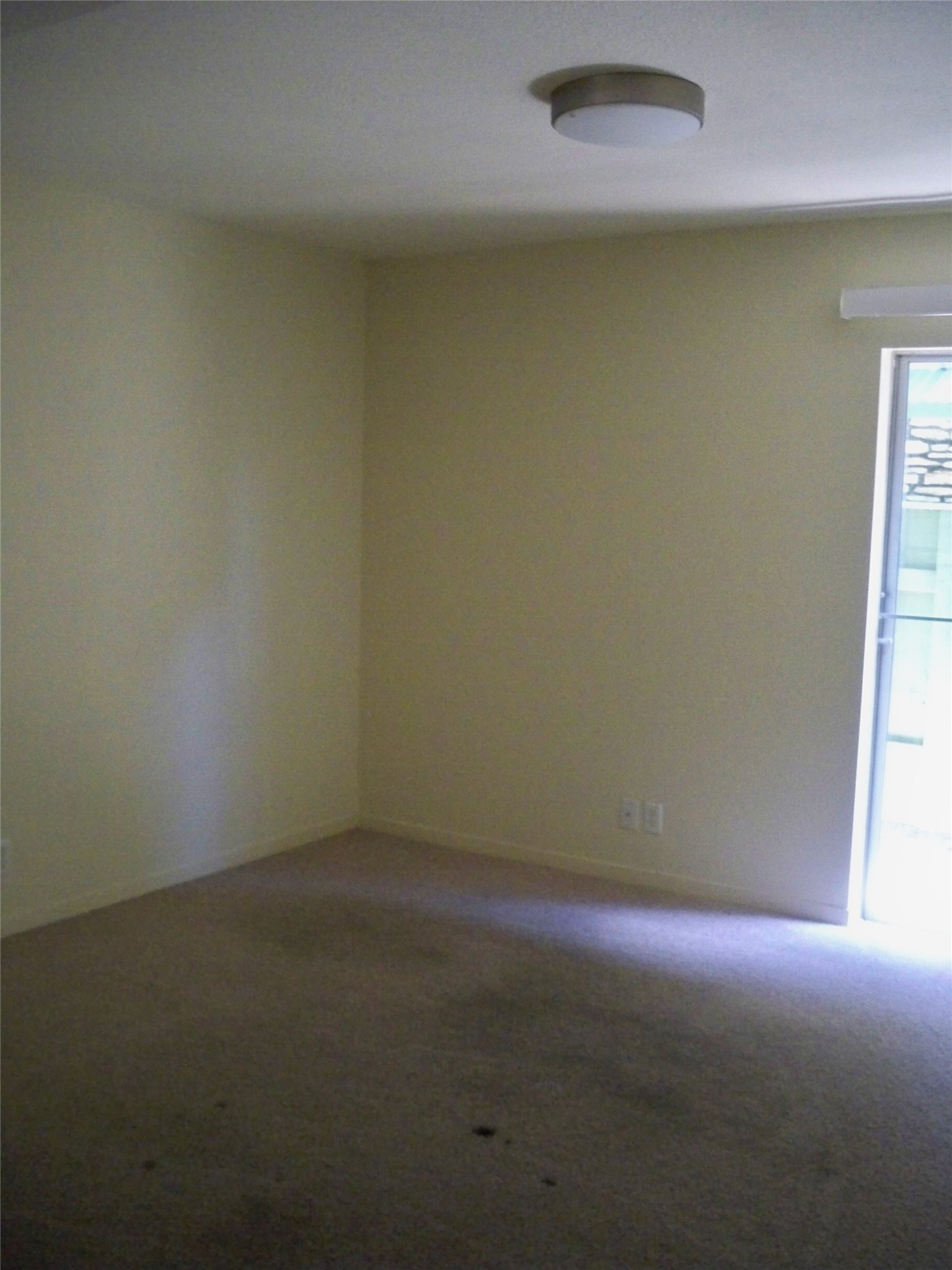2706 Cole Street, Unit 104B Austin, TX 78705 - Photo 6 of 10 a view of room and window