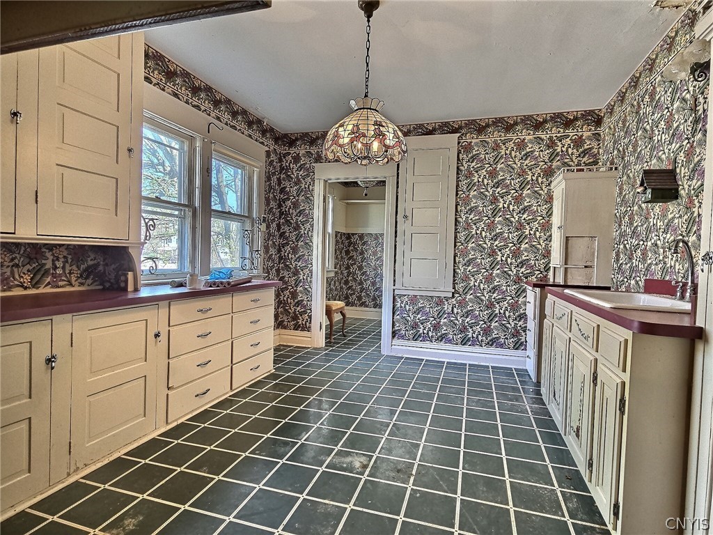 208 West Embargo Street Rome, NY 13440 - Photo 9 of 32
