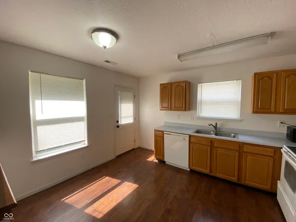 $1,695 | 450 Ashby Drive, Greenfield, IN 46140