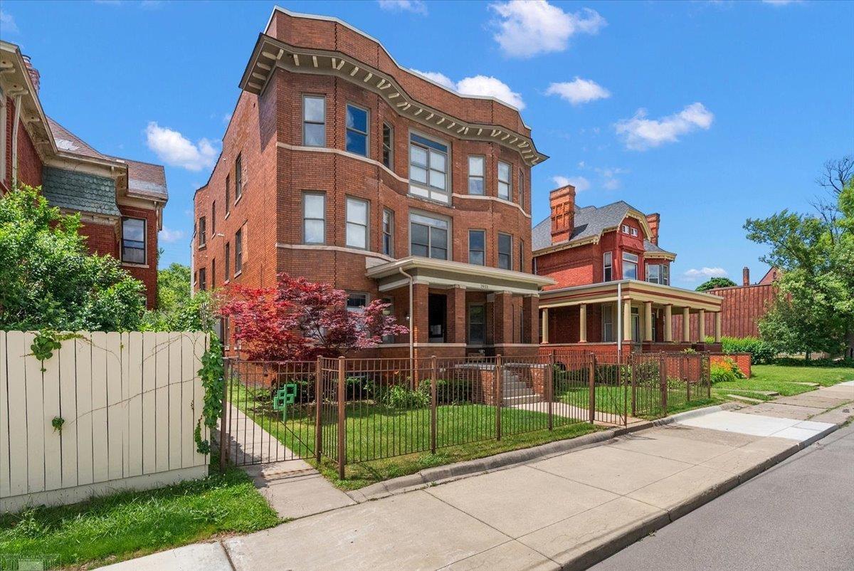 3933 Trumbull Detroit, MI 48208 - Photo 3 of 53