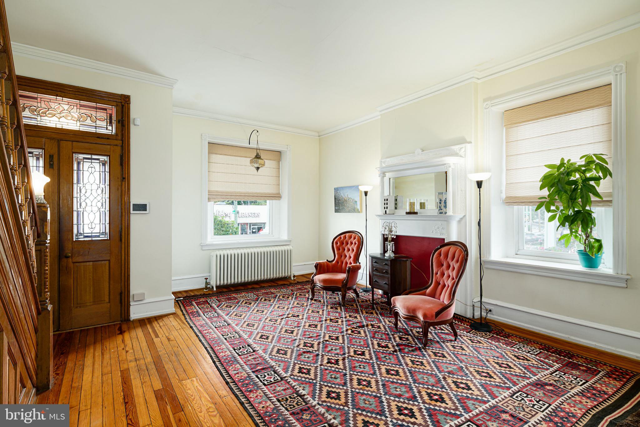 6524 Ridge Avenue Philadelphia, PA 19128 - Photo 3 of 34 Living room
