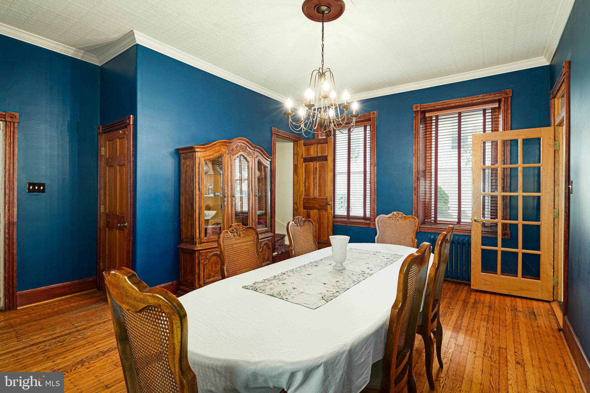 6524 Ridge Avenue Philadelphia, PA 19128 - Photo 7 of 34 Dining room