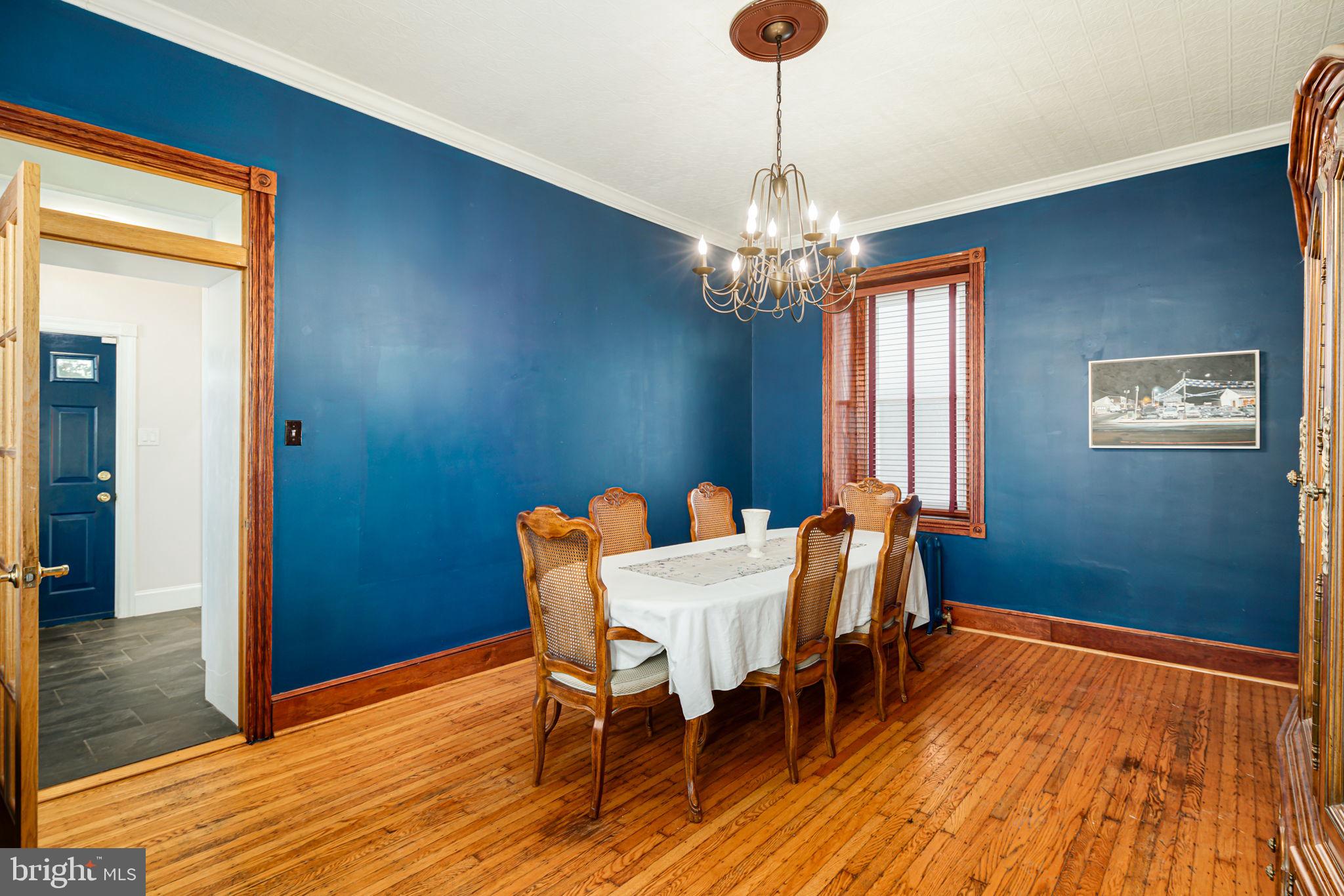 6524 Ridge Avenue Philadelphia, PA 19128 - Photo 8 of 34 Dining room
