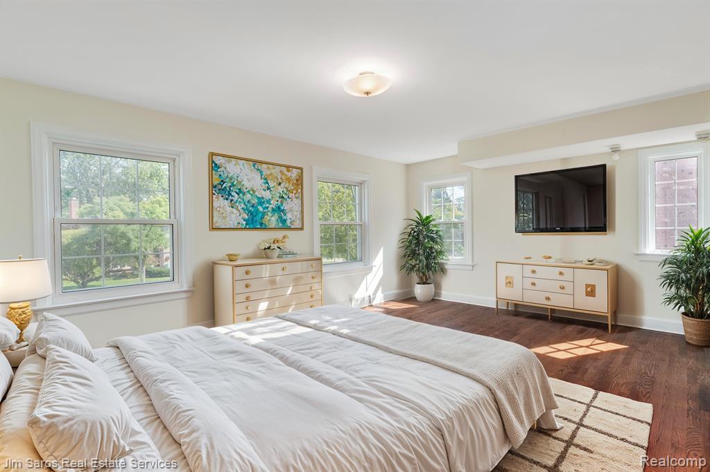 1689 Broadstone Road Grosse Pointe Woods, MI 48236 - Photo 17 of 35