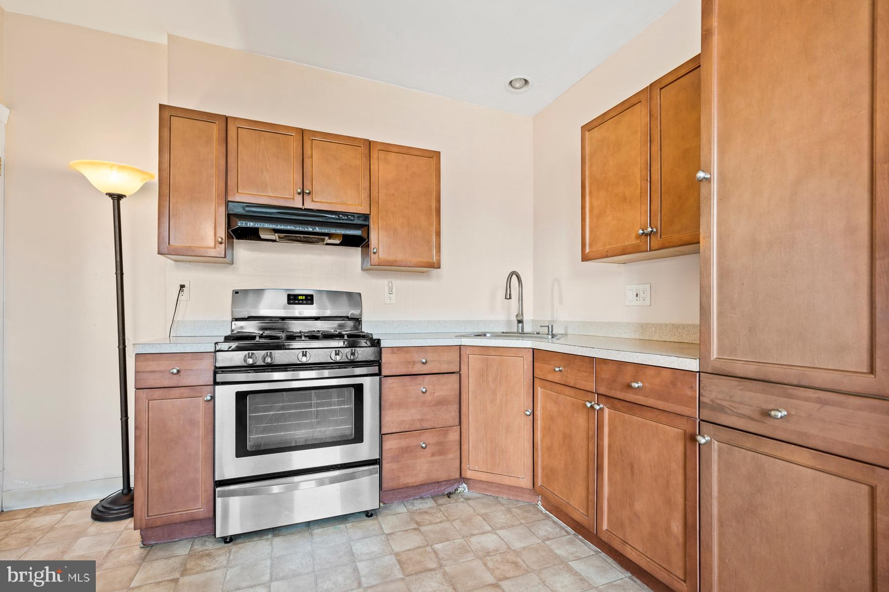 7040 Rising Sun Avenue Philadelphia, PA 19111 - Photo 2 of 35 Gallery Image 2