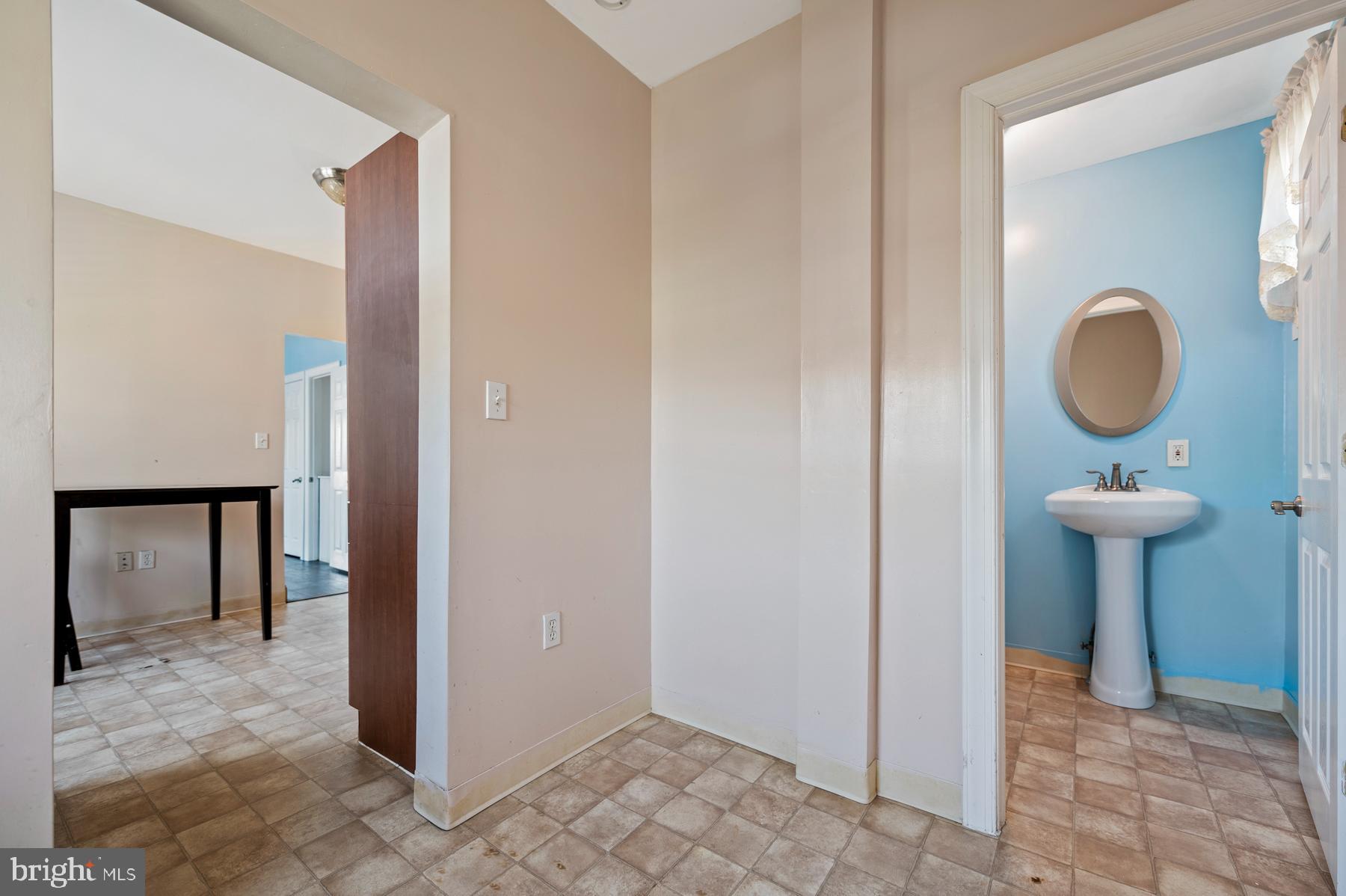 7040 Rising Sun Avenue Philadelphia, PA 19111 - Photo 7 of 35 Gallery Image 7
