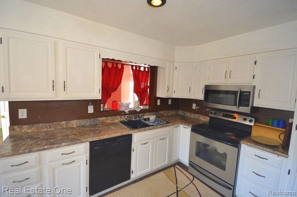 3038 Melvin Avenue Rochester, MI 48307 - Photo 6 of 25 5.JPG