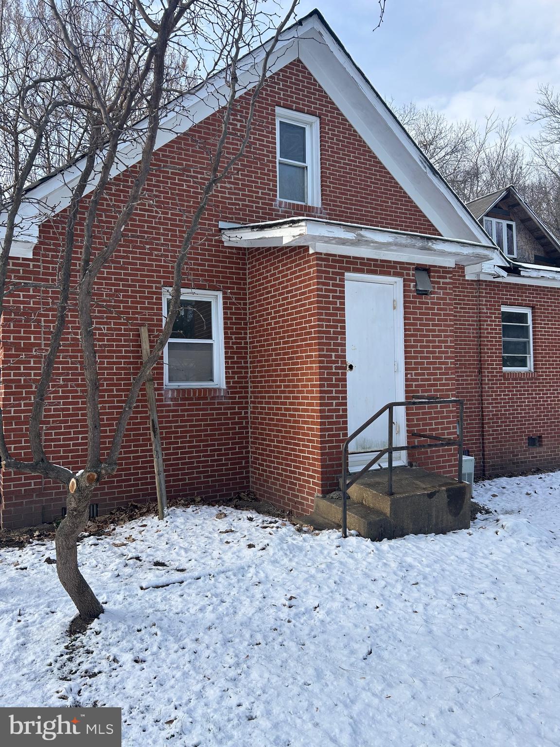 6600 Woodland Road Morningside, MD 20746 - Photo 14 of 100 a front view of a house