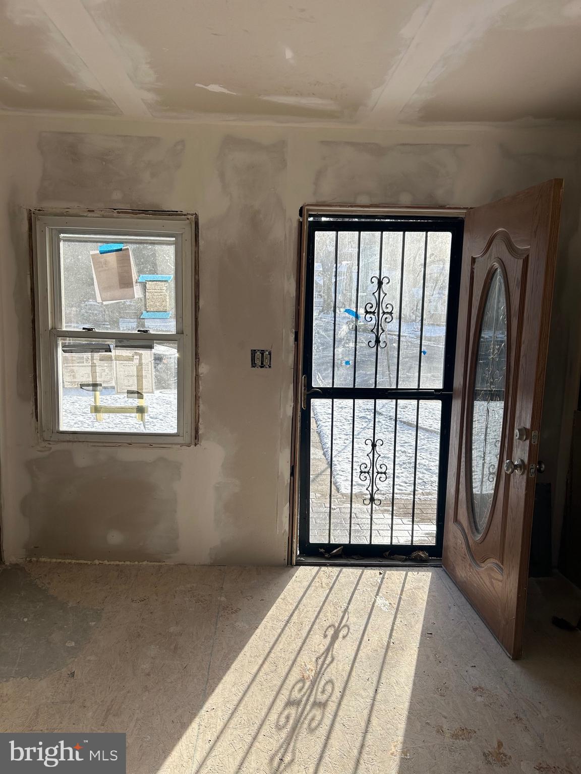 6600 Woodland Road Morningside, MD 20746 - Photo 25 of 100 a view of an empty room with a window