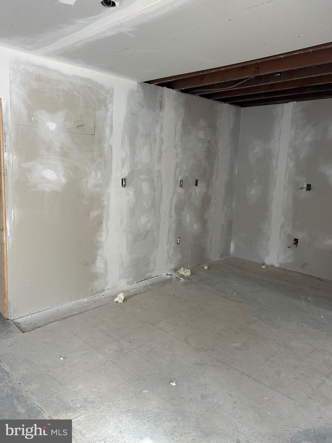 6600 Woodland Road Morningside, MD 20746 - Photo 30 of 100 a view of a small space