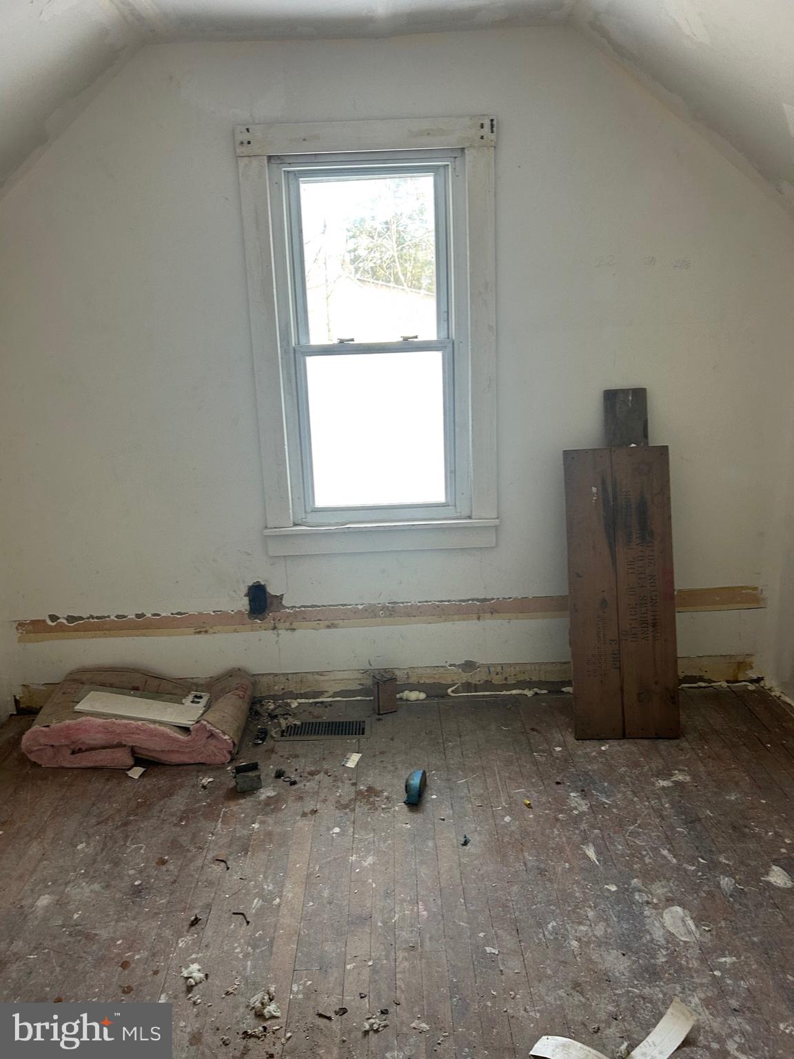 6600 Woodland Road Morningside, MD 20746 - Photo 39 of 100 a bathroom with a sink and a window