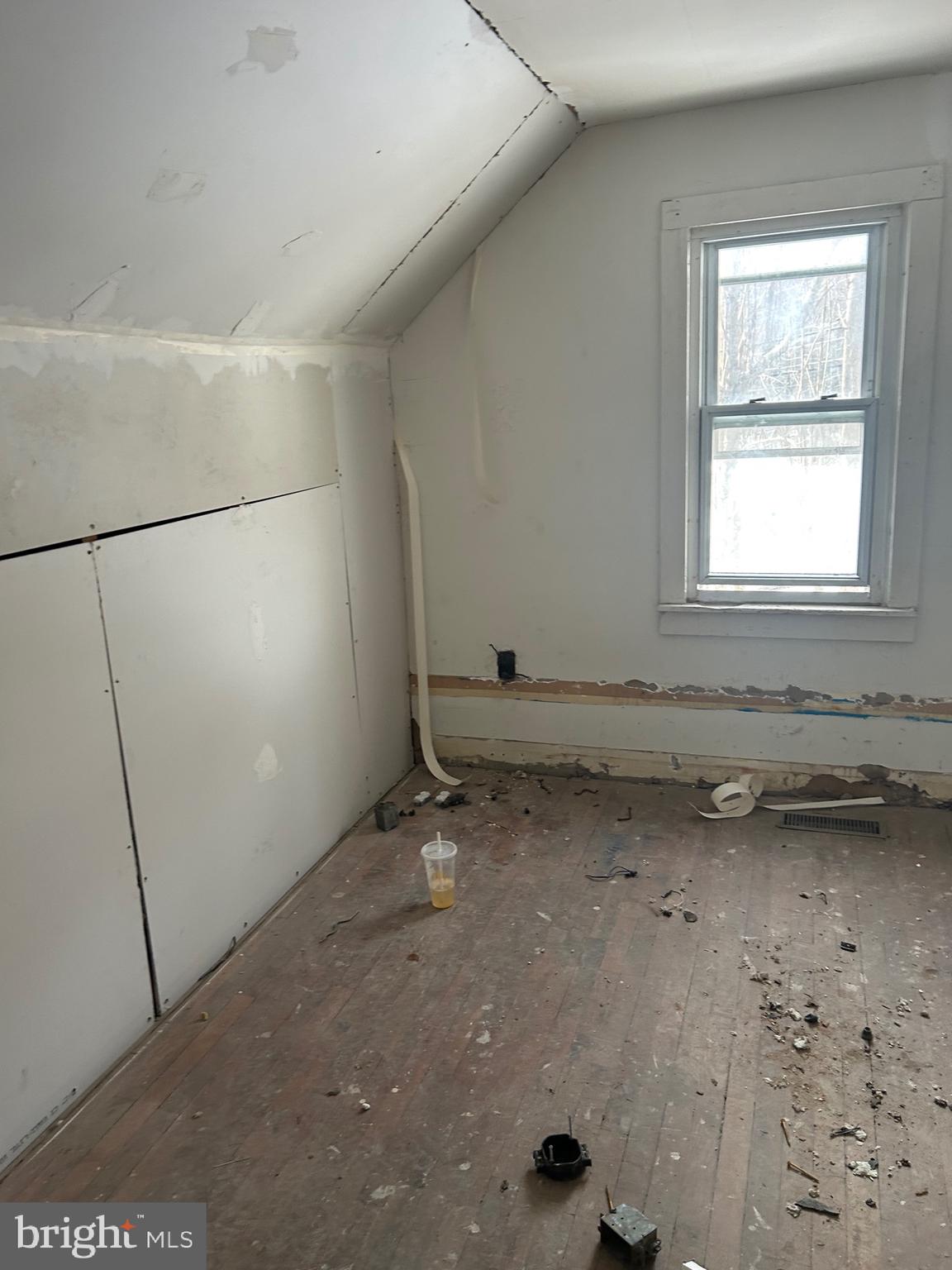 6600 Woodland Road Morningside, MD 20746 - Photo 40 of 100 a view of a room with rack on the wall and a window