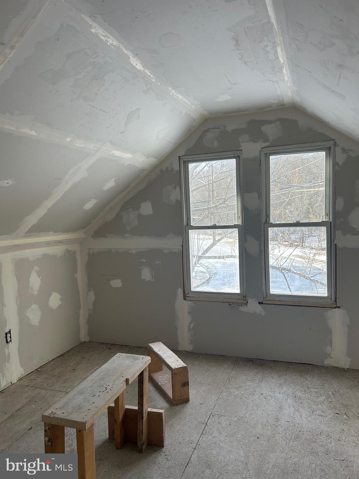 6600 Woodland Road Morningside, MD 20746 - Photo 45 of 100 an empty room with windows