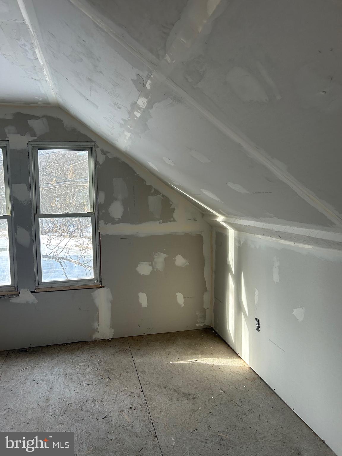 6600 Woodland Road Morningside, MD 20746 - Photo 46 of 100 a view of an empty room with a window